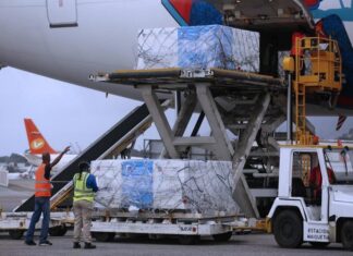 Movimiento de carga aérea internacional mantiene retroceso