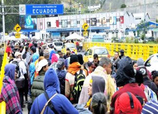 Ecuador propone a Colombia corredor humanitario para venezolanos expulsados de Perú