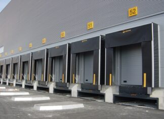 Esperas en los muelles de carga y descarga, un problema para los transportistas