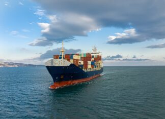 Primer Trimestre: Ian Taylor agencia naves que descargan más de 3 mil vehículos en Ecuador