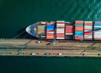 Barreras arancelarias: El peaje invisible del comercio internacional