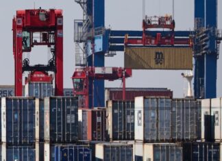 EAU y Ecuador sellan acuerdo comercial para diversificar exportaciones