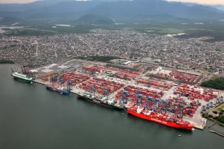 Puerto líder en América Latina bate marcas de movimiento de carga y prepara megainversión